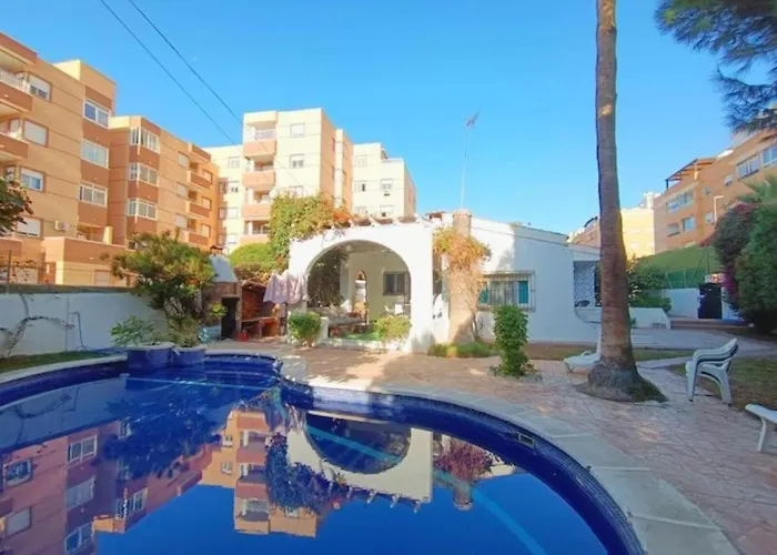 Chalet En Aguadulce Con Piscina Privada